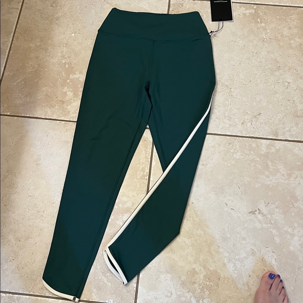 Spiritual gangster nirvana tech leggings size medium - Picture 4 of 7